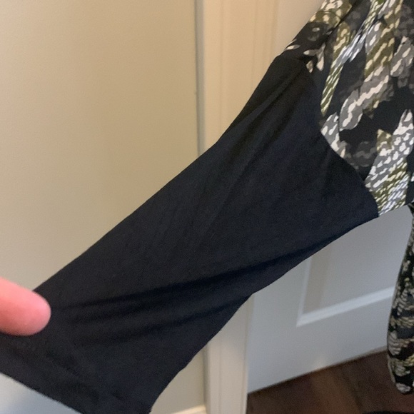 NWOT.  Woman’s long sleeve cocoon style top with rounded neck & fitted sleeves. - Picture 7 of 9